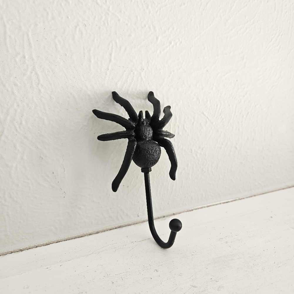 Cast Iron Tarantula Spider Wall Hook - Picture 3 of 7